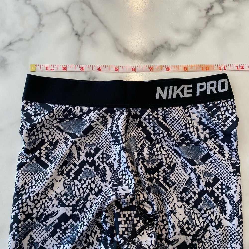 Nike pro Heights snake print vixen women Capri size small workout pants - Picture 7 of 10